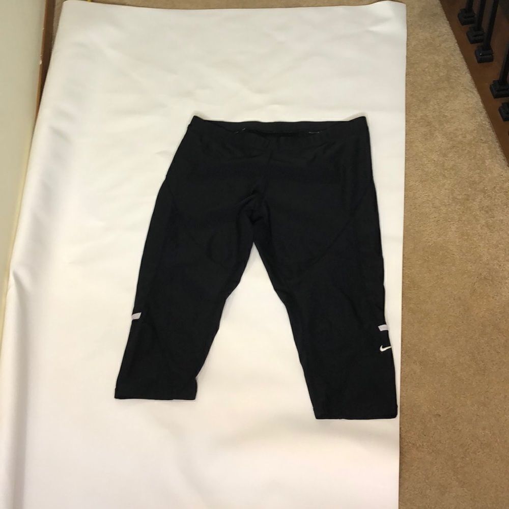 Nike workout Capri Work out leggings - Picture 2 of 7